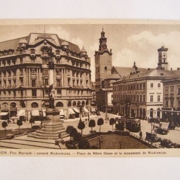 LW?W. Plac Mariacki i pomnik Mickiewicza.