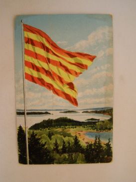 Флаг на фоне леса